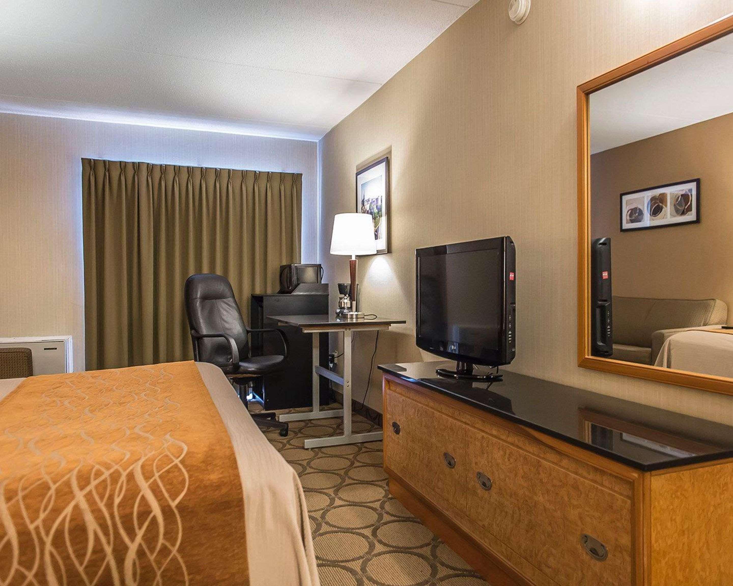 Comfort Inn Hwy 401 Kingston Buitenkant foto