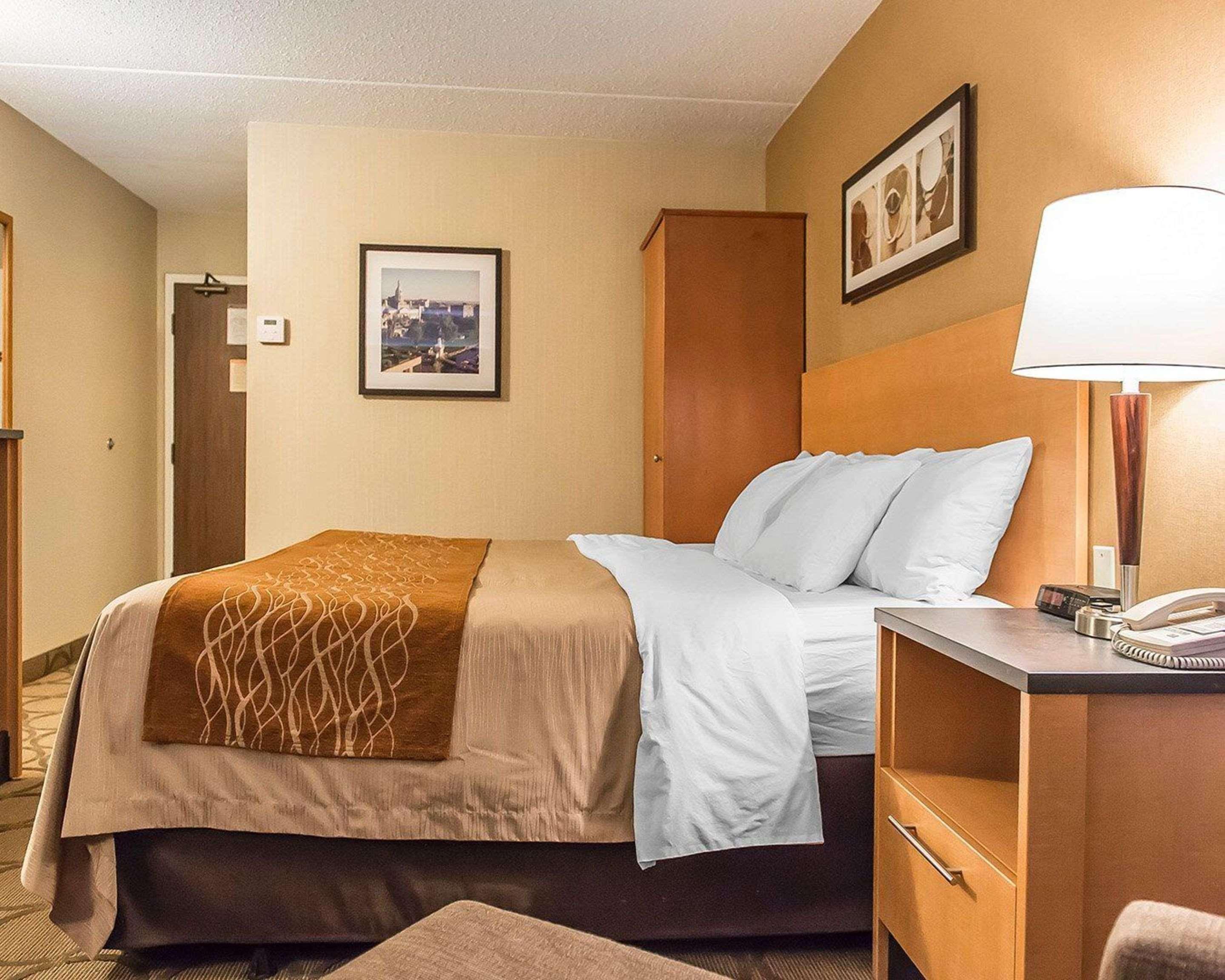 Comfort Inn Hwy 401 Kingston Buitenkant foto
