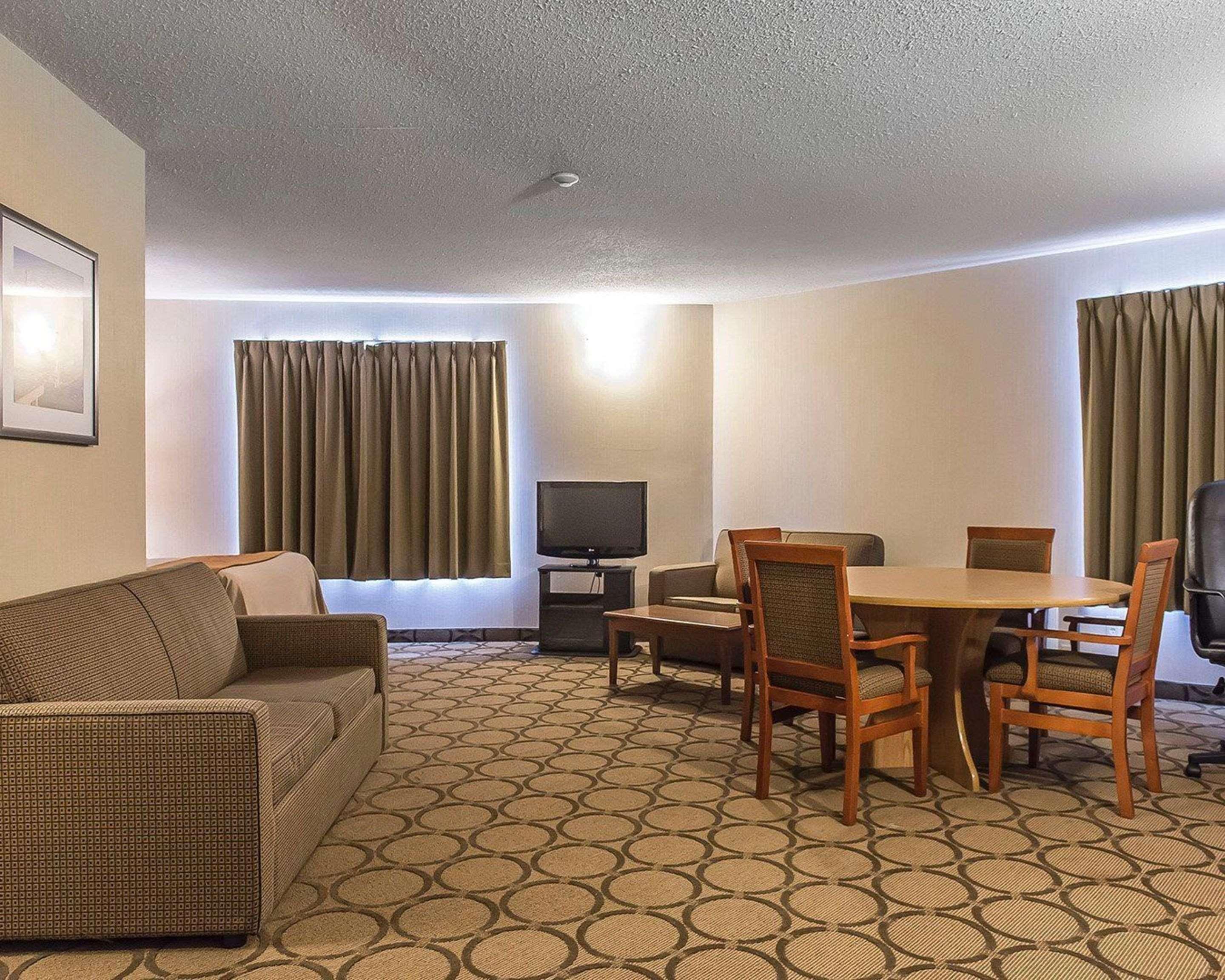 Comfort Inn Hwy 401 Kingston Buitenkant foto
