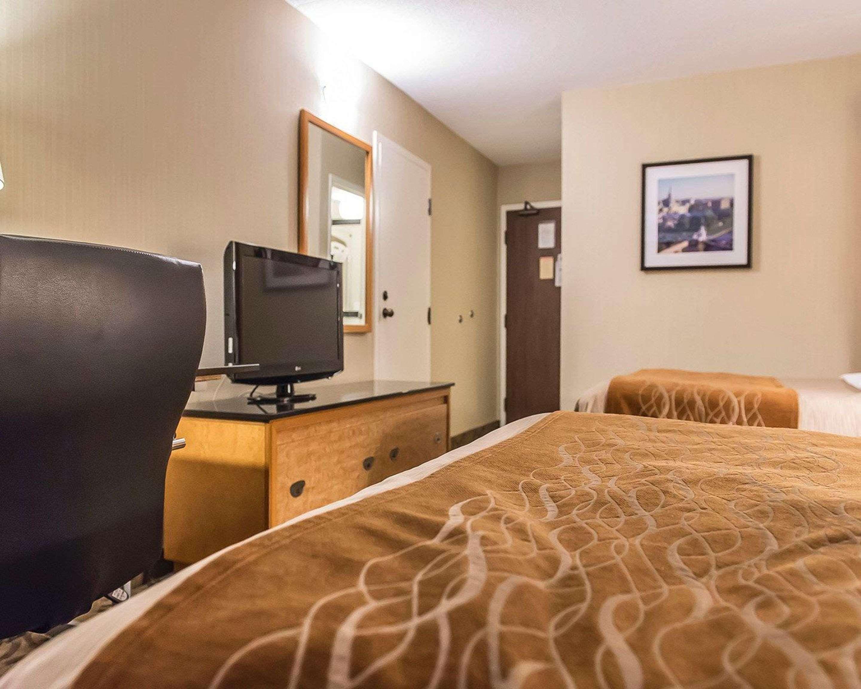 Comfort Inn Hwy 401 Kingston Buitenkant foto