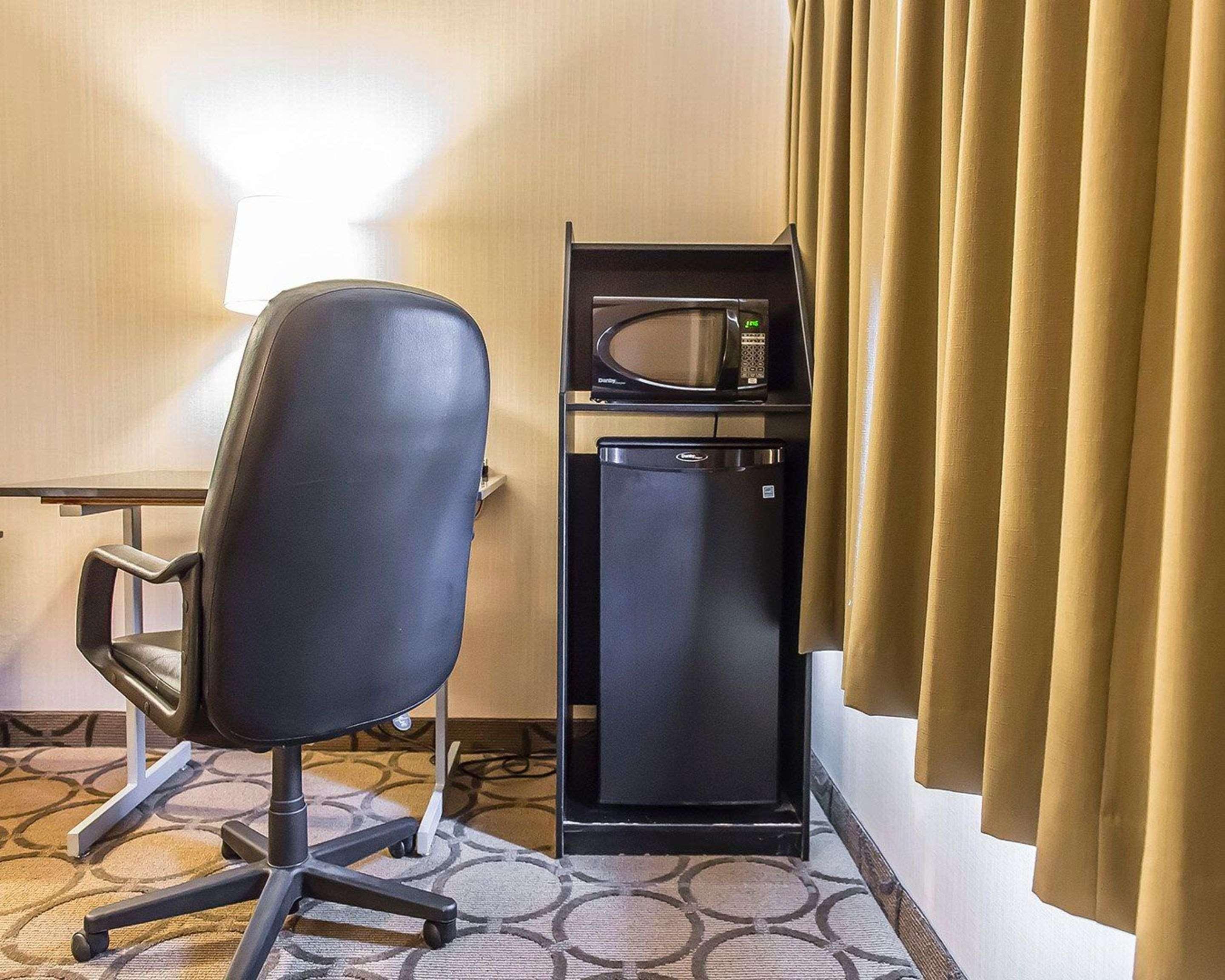 Comfort Inn Hwy 401 Kingston Buitenkant foto