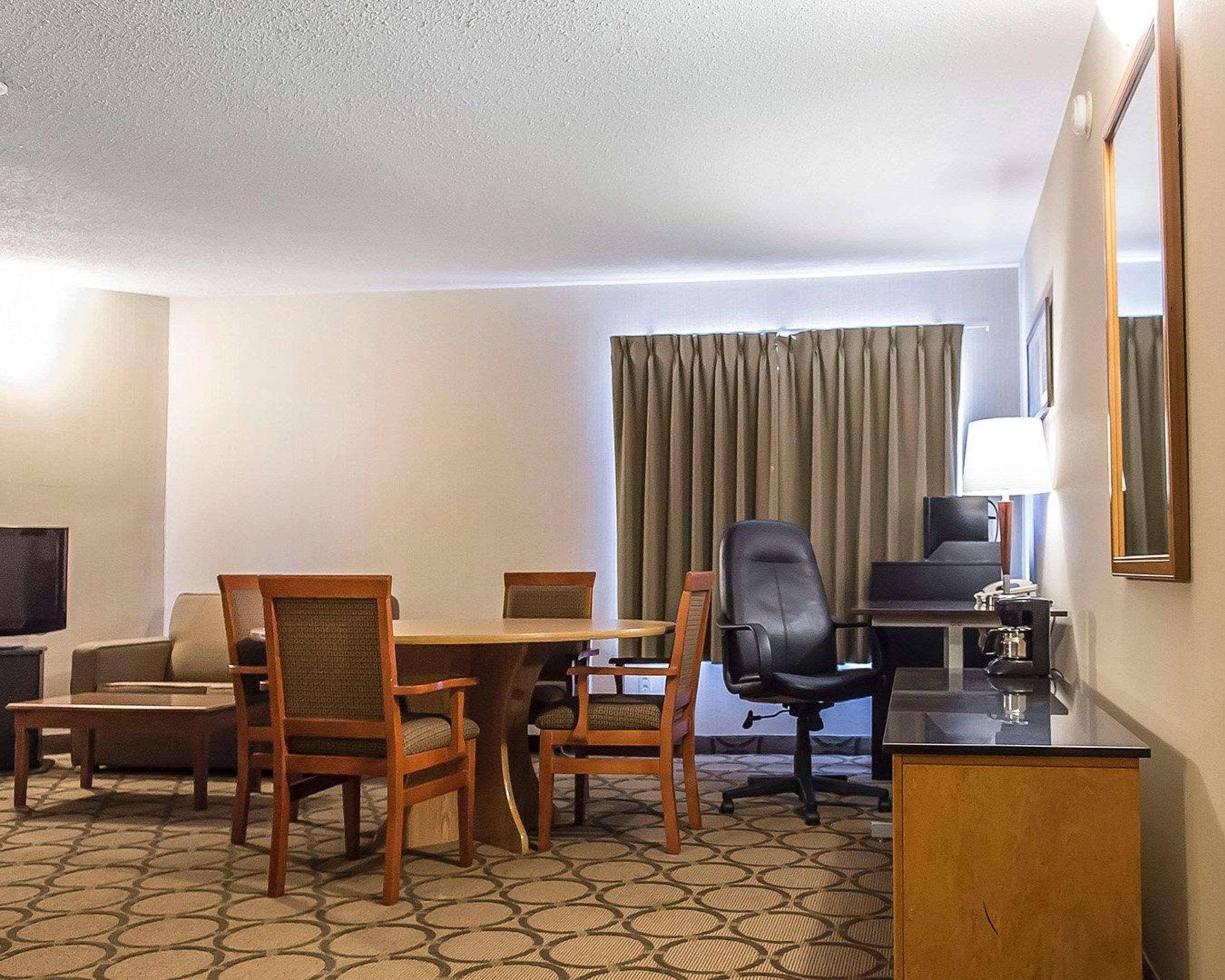 Comfort Inn Hwy 401 Kingston Buitenkant foto