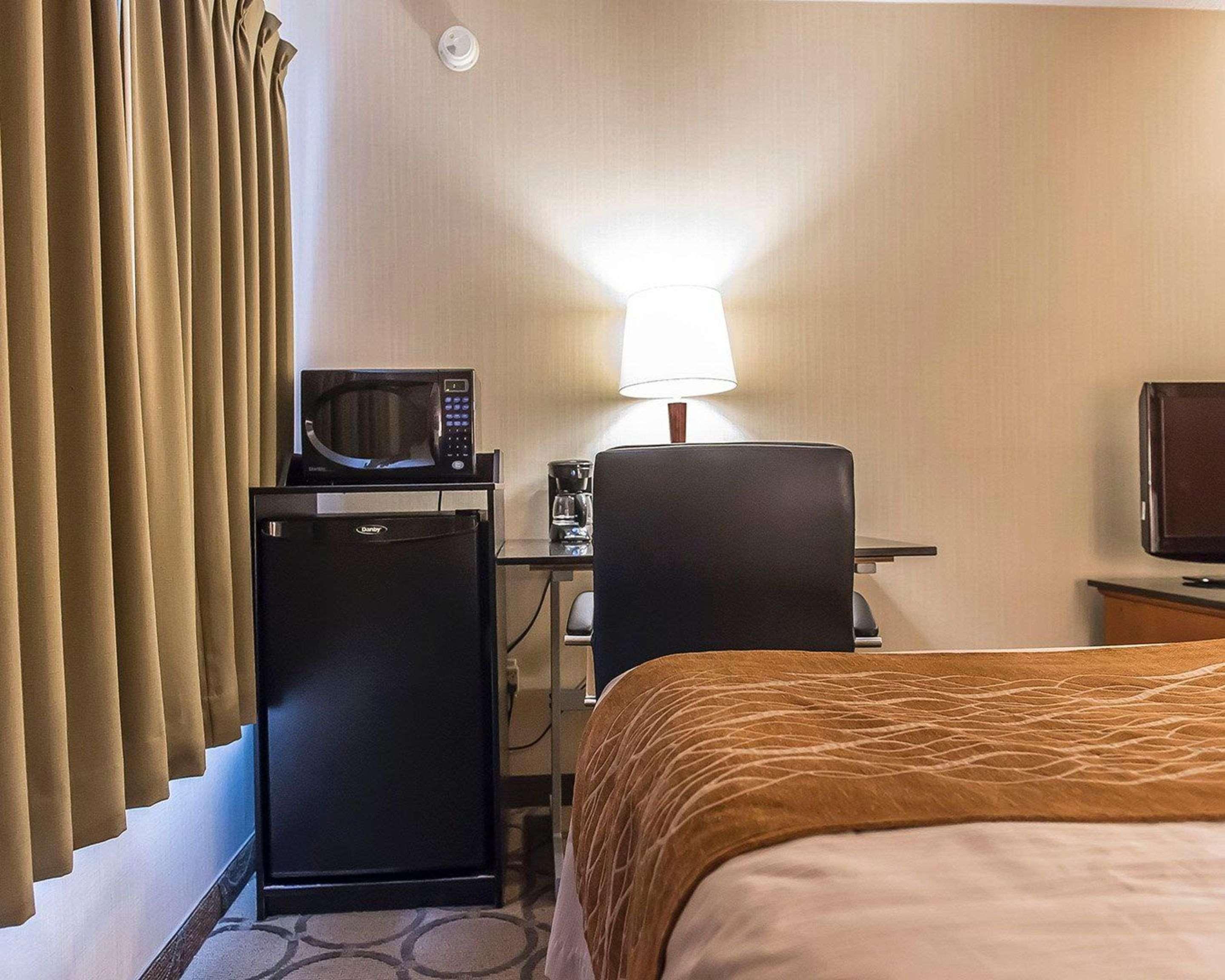 Comfort Inn Hwy 401 Kingston Buitenkant foto