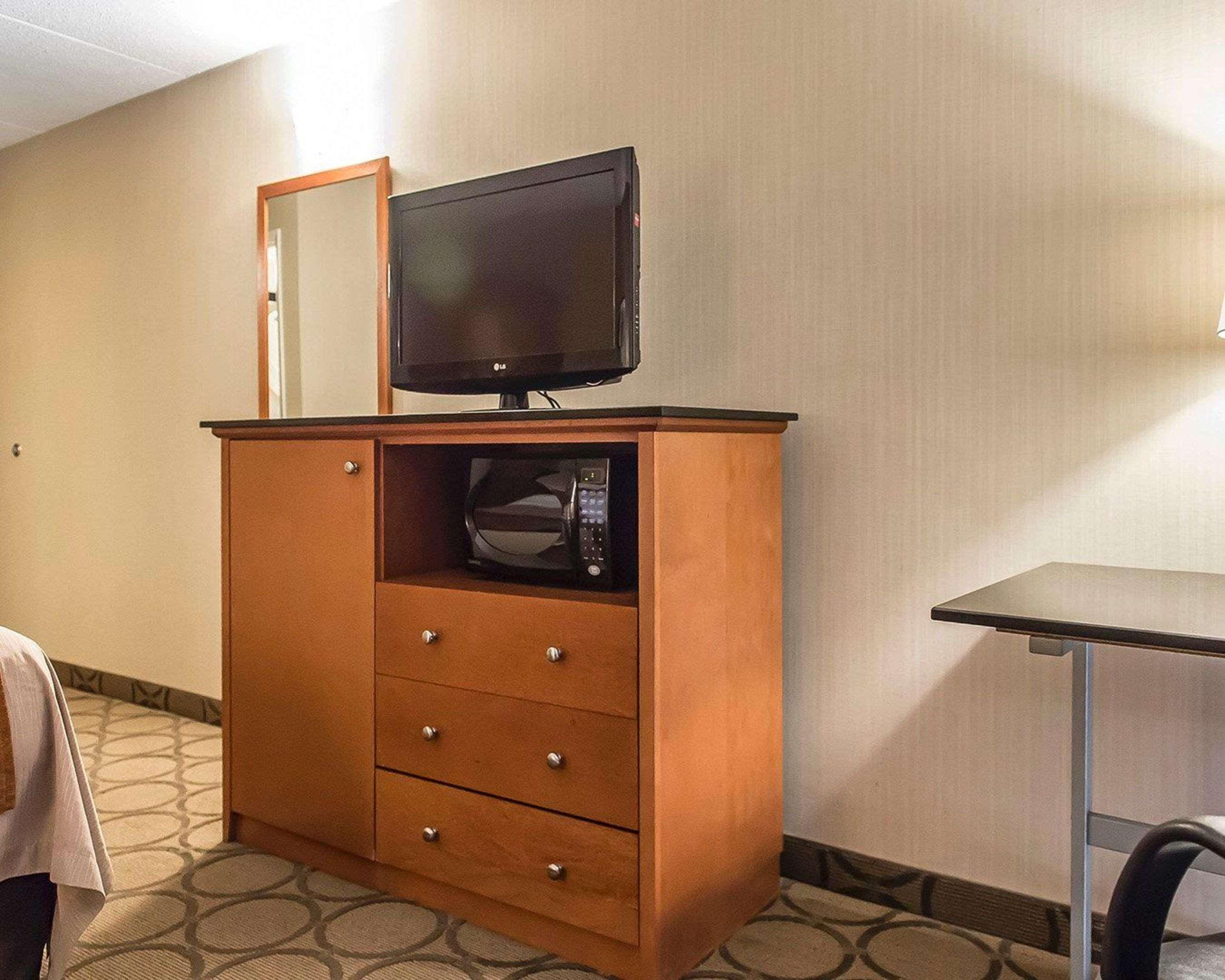Comfort Inn Hwy 401 Kingston Buitenkant foto