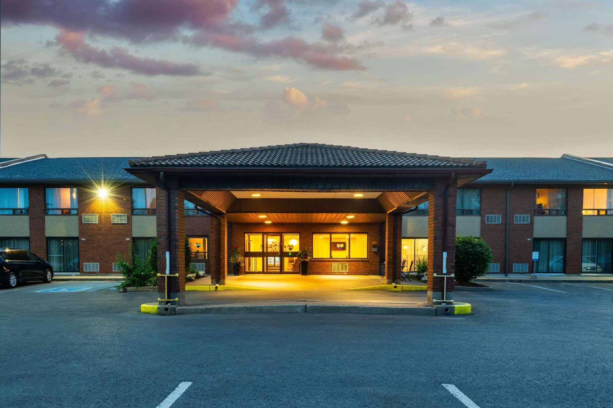 Comfort Inn Hwy 401 Kingston Buitenkant foto