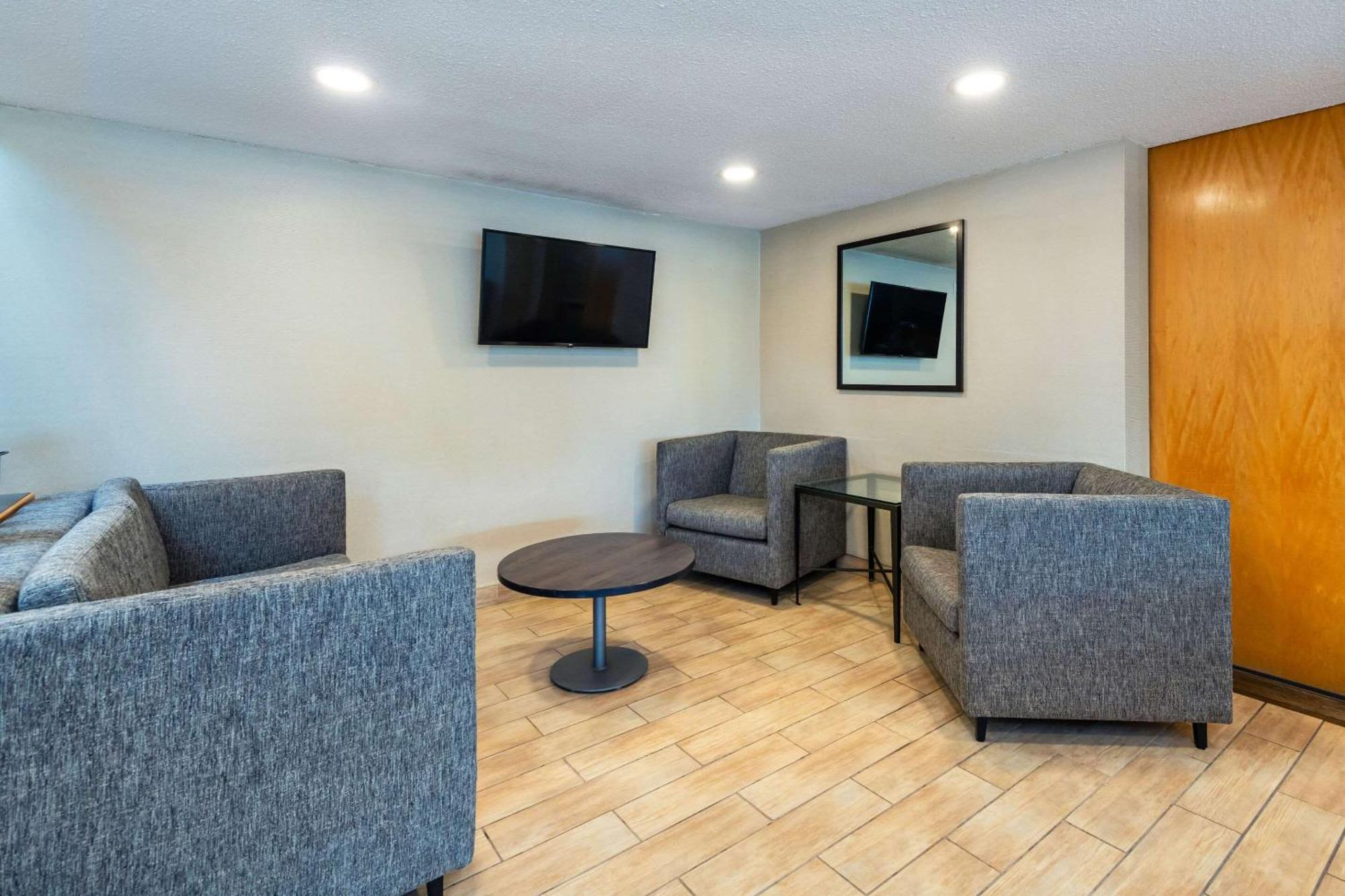 Comfort Inn Hwy 401 Kingston Buitenkant foto
