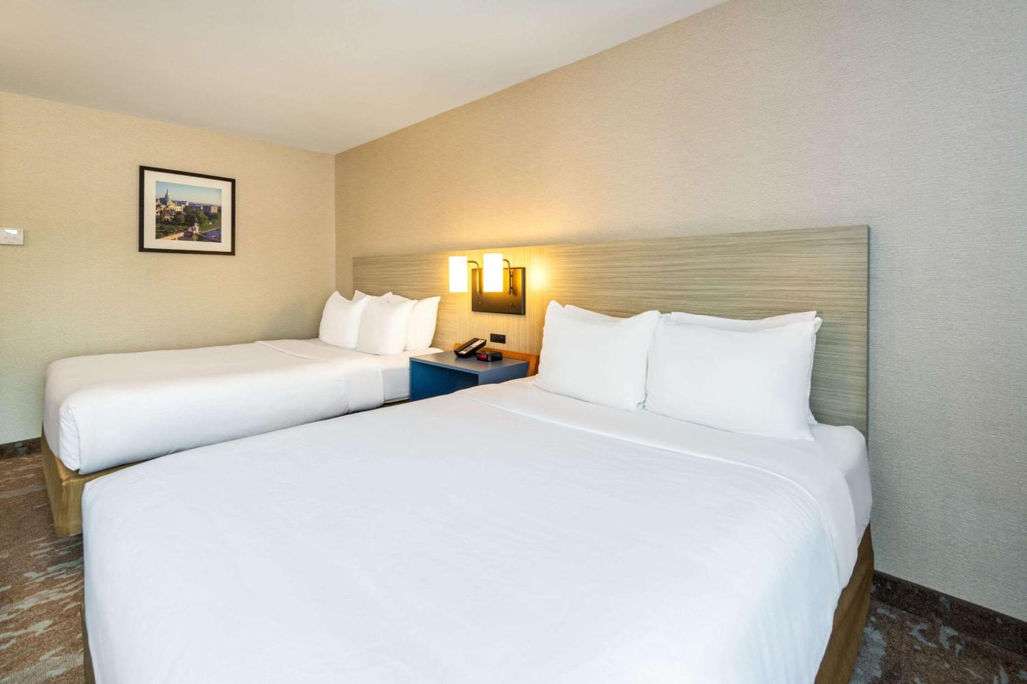 Comfort Inn Hwy 401 Kingston Buitenkant foto