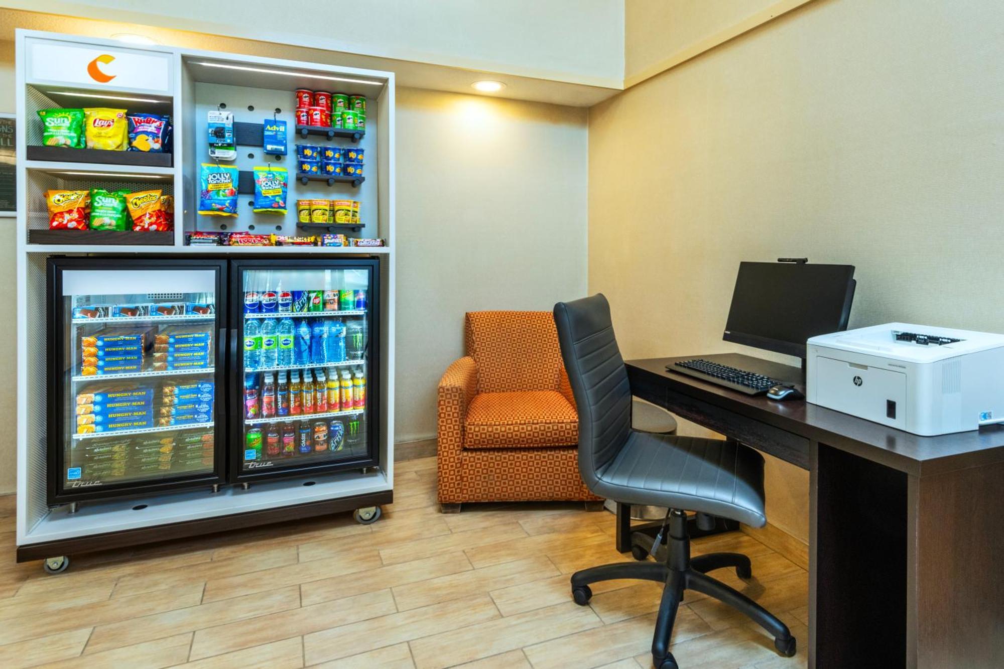 Comfort Inn Hwy 401 Kingston Buitenkant foto