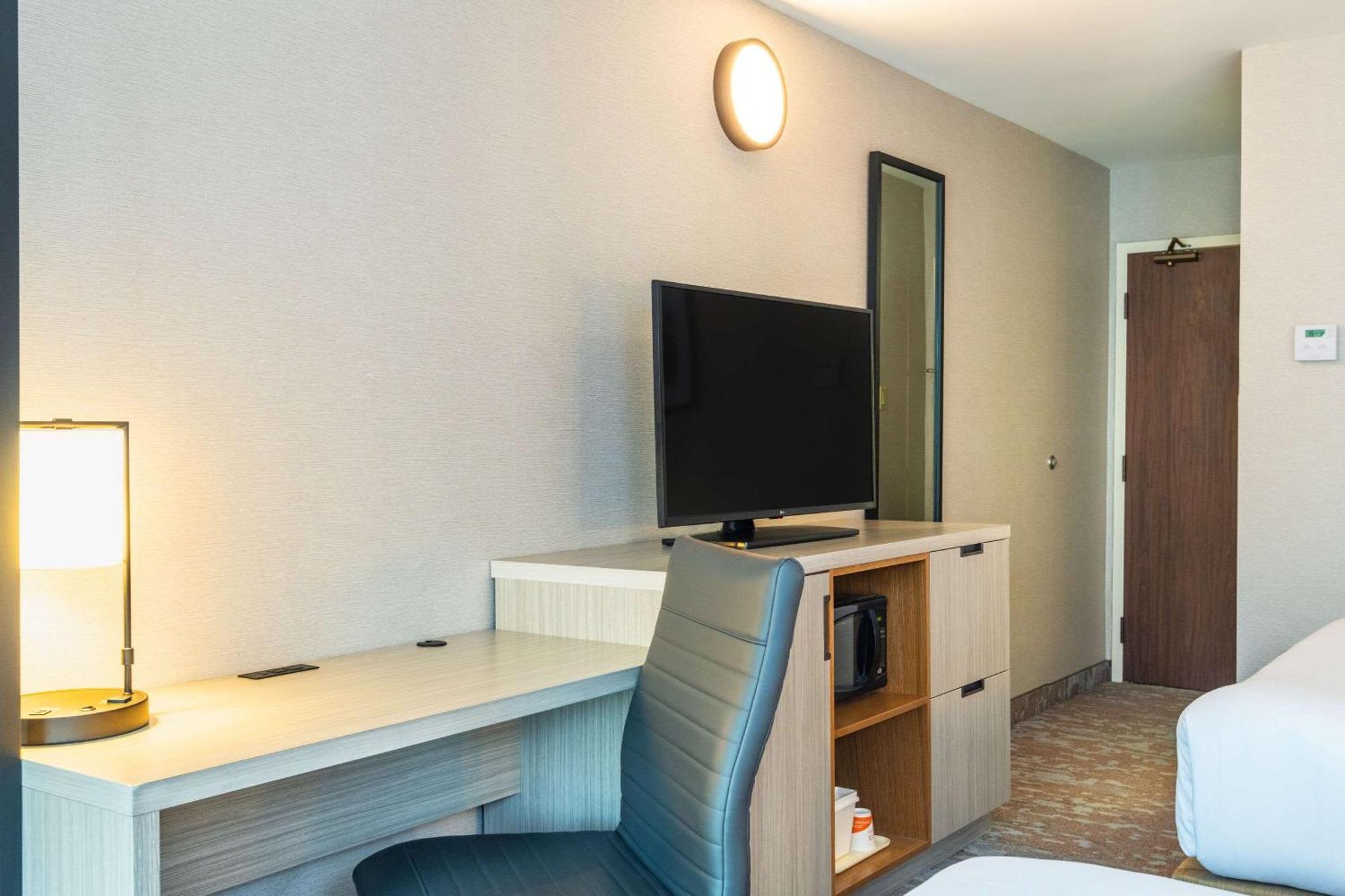 Comfort Inn Hwy 401 Kingston Buitenkant foto