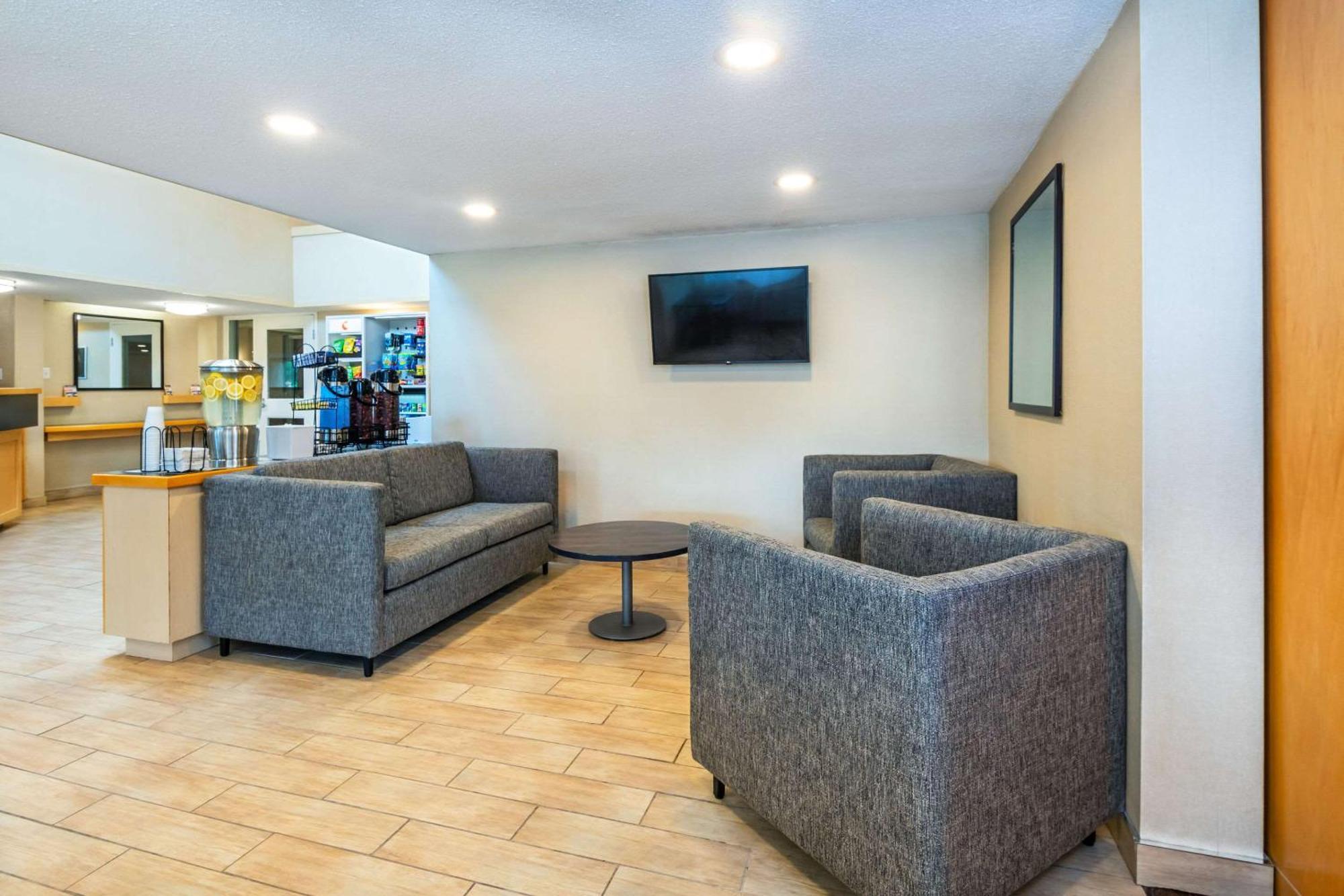 Comfort Inn Hwy 401 Kingston Buitenkant foto