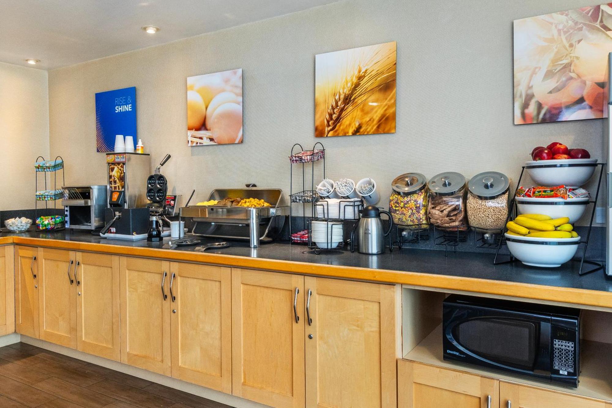 Comfort Inn Hwy 401 Kingston Buitenkant foto