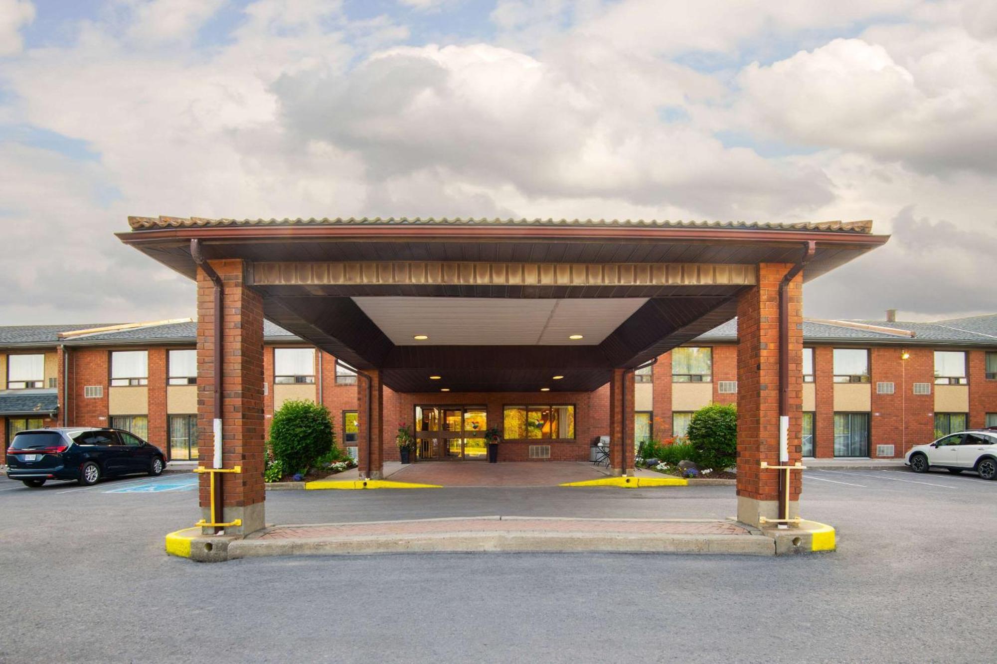 Comfort Inn Hwy 401 Kingston Buitenkant foto
